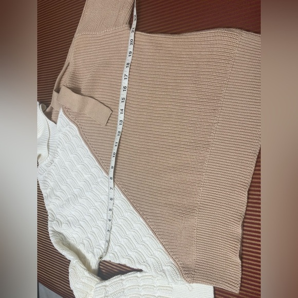 NWT 525 America Tan and Cream Off-the-Shoulder Sweater size XS - Picture 8 of 10